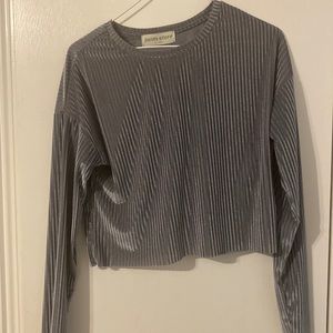 Long sleeve gray top